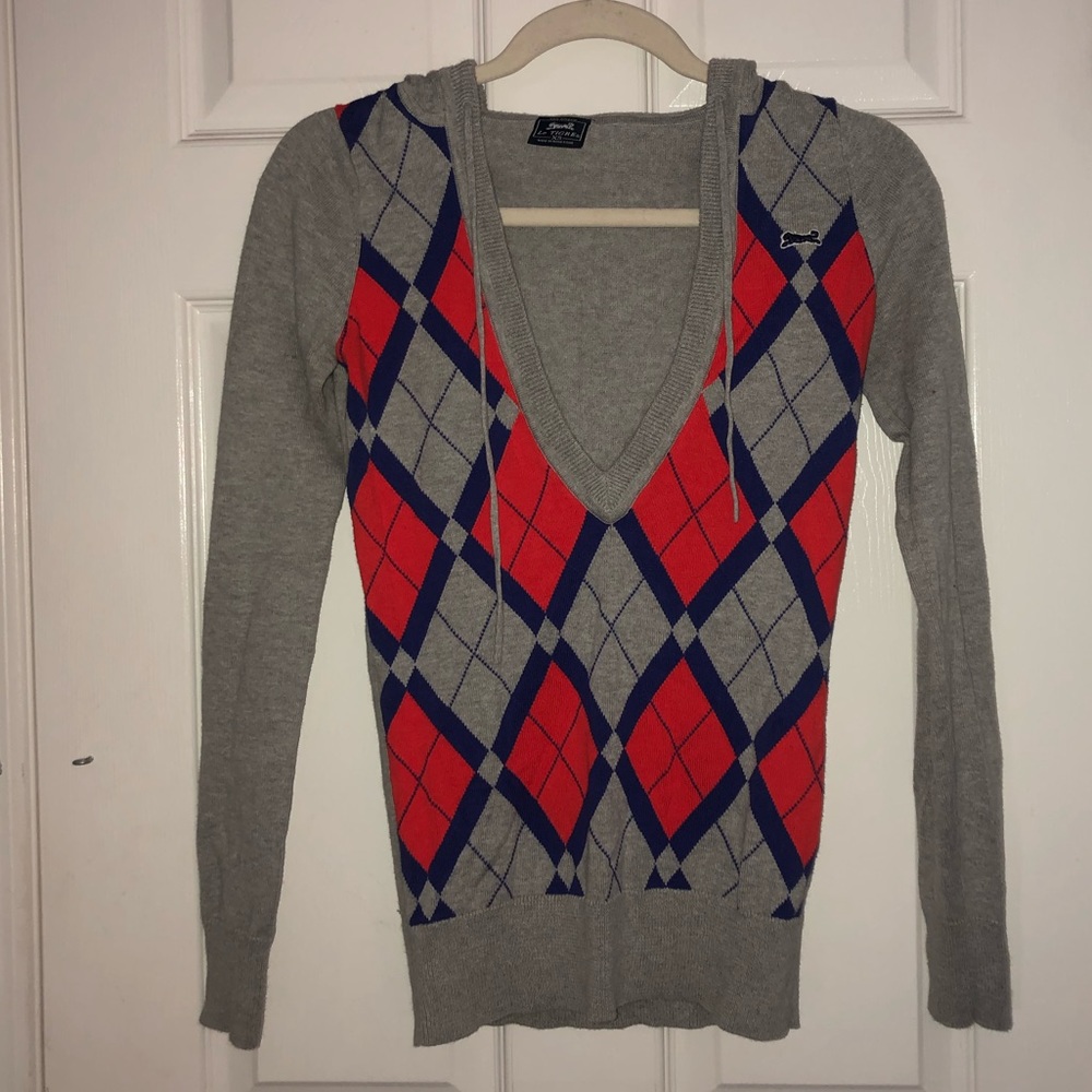 Vintage ‘Le Tigre’ hooded v-neck sweater❣️